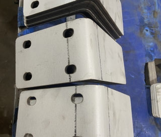 Hoàn Thiện Hơn 400 Bản Lề Inox – Quy Trình Gia Công Chuyên Nghiệp Tại Toàn Khang