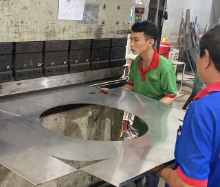 Gia công chấn – ép mí theo bản vẽ kỹ thuật tại Toàn Khang: Chuẩn xác từng chi tiết, hoàn thiện từng sản phẩm